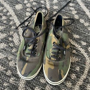 Vans Camo Print size 7